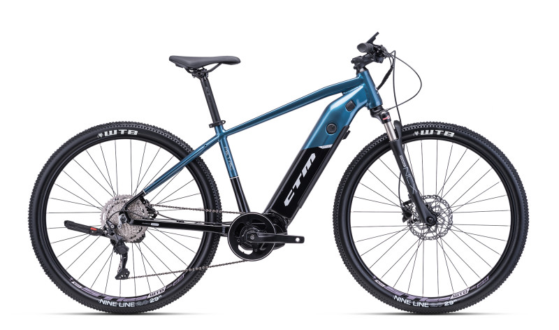 METRIC X - hlboká modrá / čierna 18'' (45